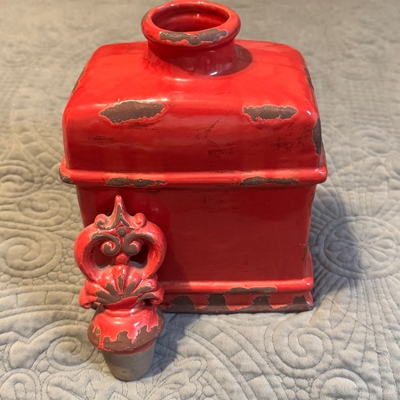 Red Decorative Ceramic Vase with removable finial top. - Picture 3 of 9